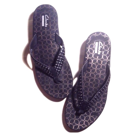 purple clarks flip flops